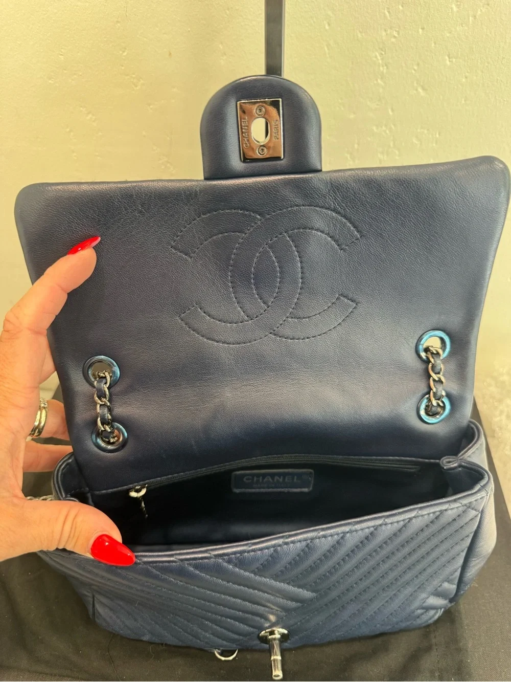 CHANEL CC crossing flap bag Chevron Quilted Lambskin